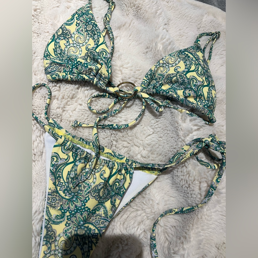 Green string bikini - Picture 3 of 6